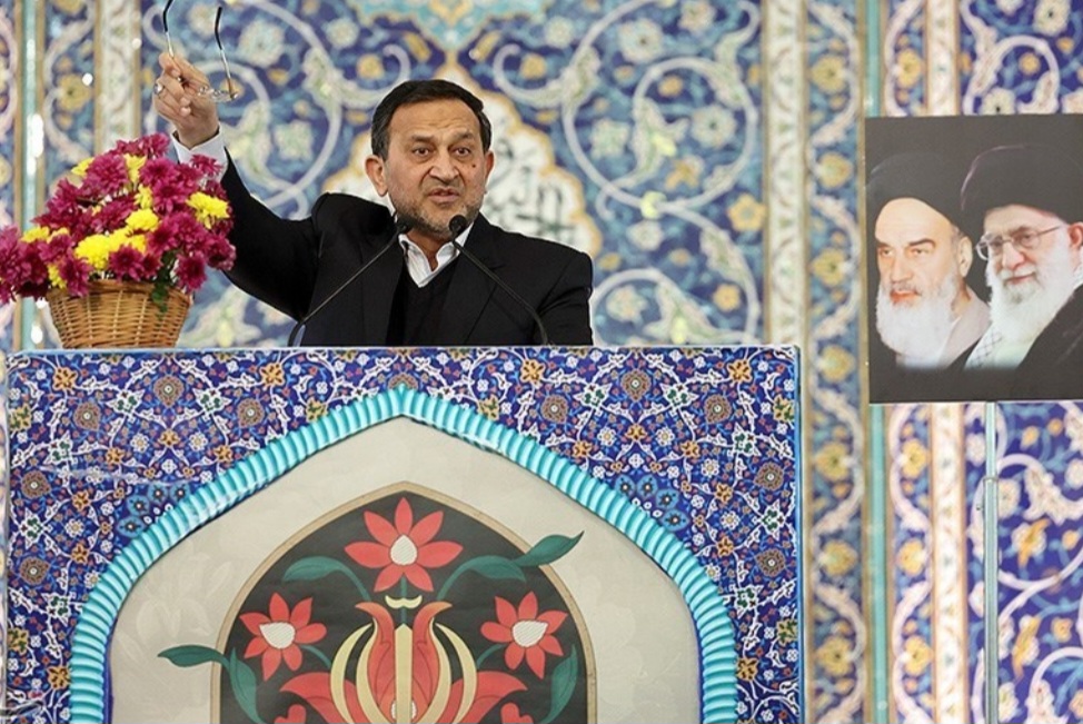 بکوشیم ریسمان انقلاب دست نامحرمان نیافتد