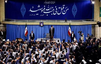 عکس/ دیدار خانواده‌های شهدای منا، مسجدالحرام و حج سال ۶۶ بارهبر انقلاب