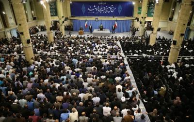 عکس/ دیدار خانواده‌های شهدای منا، مسجدالحرام و حج سال ۶۶ بارهبر انقلاب