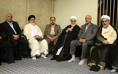 عکس/ دیدار خانواده‌های شهدای منا، مسجدالحرام و حج سال ۶۶ بارهبر انقلاب