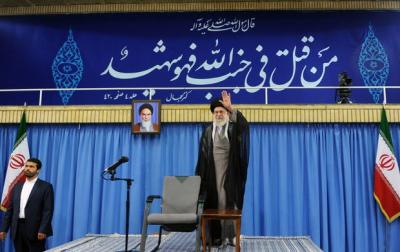 عکس/ دیدار خانواده‌های شهدای منا، مسجدالحرام و حج سال ۶۶ بارهبر انقلاب