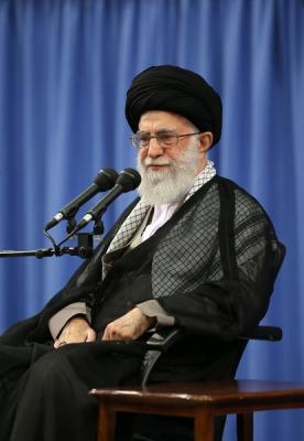 عکس/ دیدار خانواده‌های شهدای منا، مسجدالحرام و حج سال ۶۶ بارهبر انقلاب