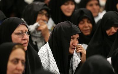 عکس/ دیدار خانواده‌های شهدای منا، مسجدالحرام و حج سال ۶۶ بارهبر انقلاب