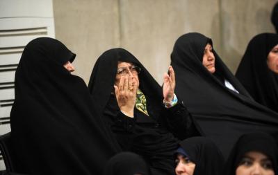 عکس/ دیدار خانواده‌های شهدای منا، مسجدالحرام و حج سال ۶۶ بارهبر انقلاب