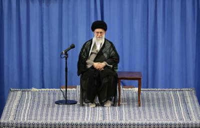 عکس/ دیدار خانواده‌های شهدای منا، مسجدالحرام و حج سال ۶۶ بارهبر انقلاب