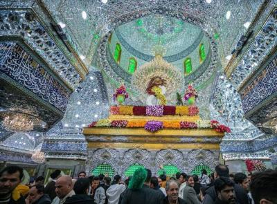 عکس/ گل آرایی ضریح مطهر امام حسین علیه‌السلام در سوم شعبان