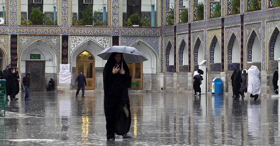 فیلم/ بارش باران در بهشت رضوی