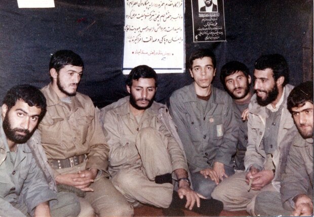 من کباب بخورم درحالی‌که بسیجی‌ها نان خالی هم گیرشان نمی‌آید