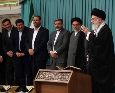 تصاویر دیدار شرکت‌کنندگان در مسابقات بین‌المللی قرآن با رهبر انقلاب