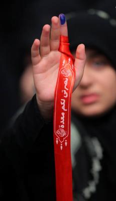 تصاویر دیدار جمعی از رأی اولی‌ها و خانواده‌های شهدا با رهبر انقلاب
