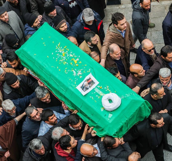 حضور چهره‌ها در تشییع پیکر "آیت‌الله محمد امامی کاشانی"