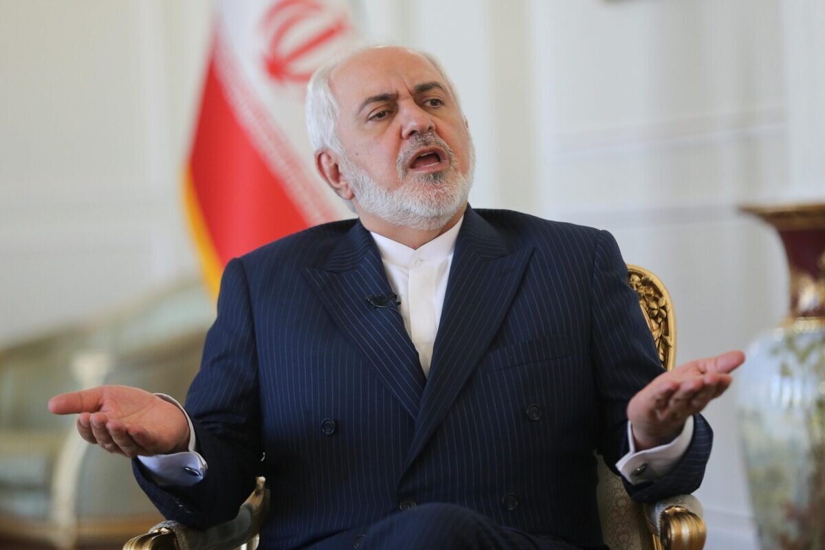 ظریف، بازیگری که مدعی نداشتن اختیار بود اما هدایا را  با افتخار  قبول کرد!