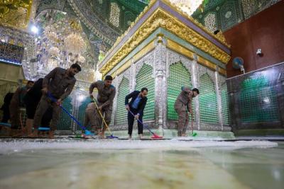 عکس/ غبارروبی حرم سامرا در آستانه ماه رمضان