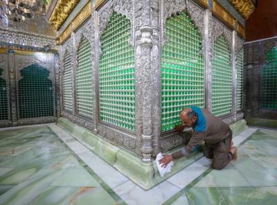 عکس/ غبارروبی حرم سامرا در آستانه ماه رمضان