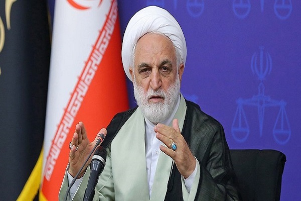 اژه‌ای: افراد زیادی در زندان به قرآن پناه می‌برند