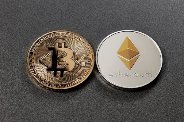قیمت بیت کوین و اتریوم امروز دوشنبه ۶ فروردین 