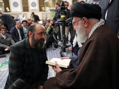 عکس/ دیدار شاعران با رهبر انقلاب