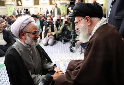 عکس/ دیدار شاعران با رهبر انقلاب