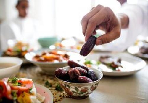 عوارض پرخوری در ماه رمضان