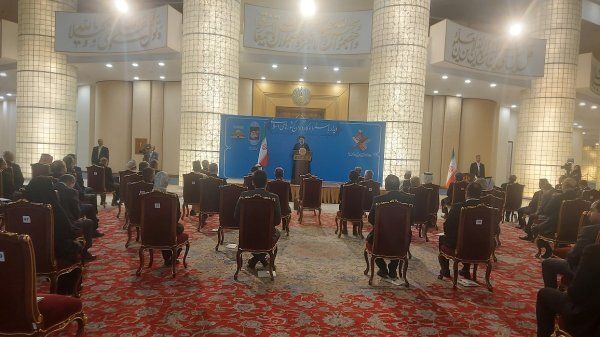 دست همکاری همه همسایگان و کشورهای اسلامی را به گرمی می‌فشاریم