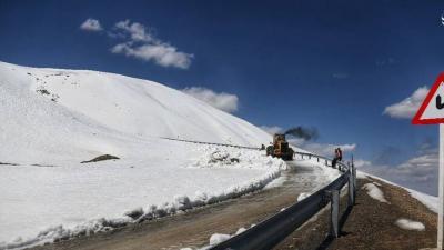 عکس/ برف‌روبی محور هشتگرد و طالقان