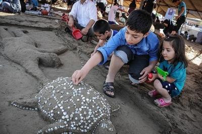 عکس/ جشنواره ساخت مجسمه های شنی در مازندران 