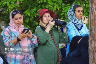 احیای سنت گلاب گیری در باغ دولت‌آباد یزد