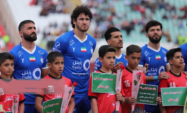  استقلال صدر را به پرسپولیس تعارف کرد