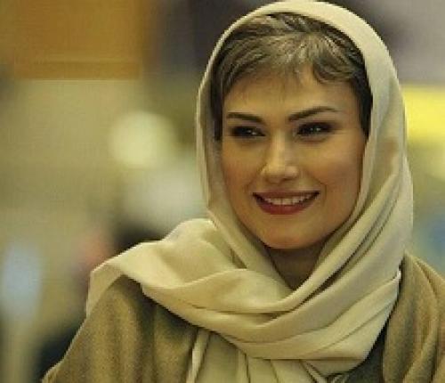 سیگارکشیدن بازیگرمعروف زن با چند مرد! +عکس