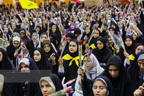 جشن بزرگ دختر ایران در میدان آیینی امام حسین تهران برگزار شد