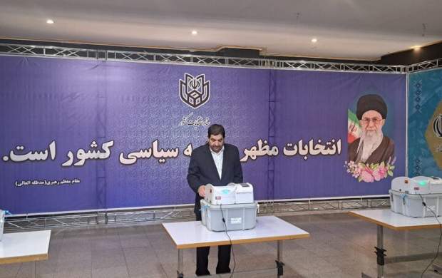 «مخبر» رای خود را در صندوق انتخابات ثبت کرد