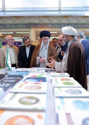 بازدید رهبر انقلاب از نمایشگاه کتاب 