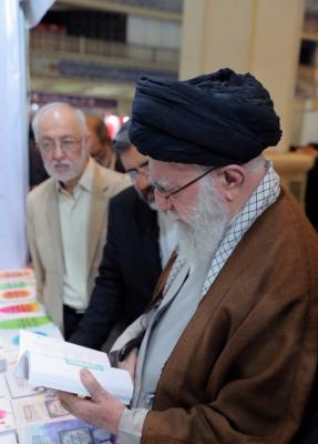 بازدید رهبر انقلاب از نمایشگاه کتاب 