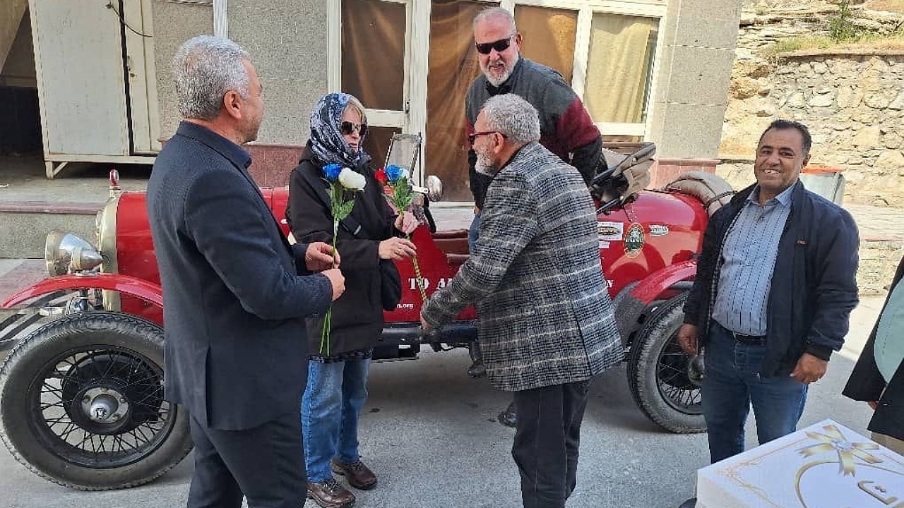  سفر جهانگردان استرالیایی با خودرو ۱۰۰ ساله به ایران