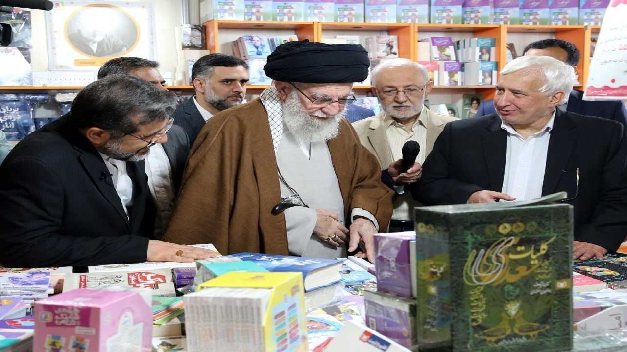 چشم نمایشگاه کتاب به حضور رهبر انقلاب روشن شد