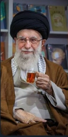 گاهی کنار موشک و گاهی کنار کتاب