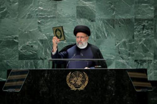 وداع آیت‌الله علم‌الهدی با پیکر شهید رئیسی در تبریز
