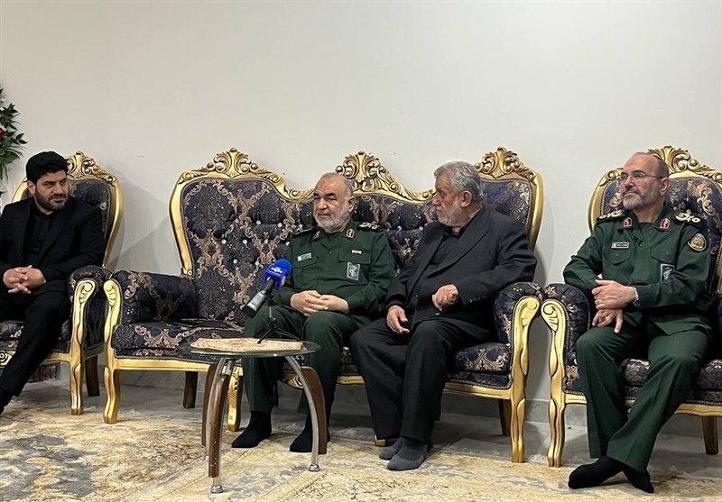  فرمانده کل سپاه با خانواده شهید سردار موسوی دیدار کرد + فیلم