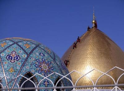 تطهیر گنبد مطهر حضرت اباالفضل(ع)