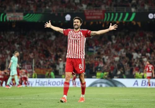 المپیاکوس قهرمان لیگ کنفرانس اروپا شد 
