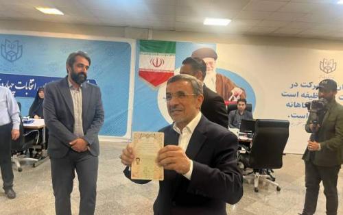 احمدی‌نژاد درباره شناسنامه خود چه گفت؟