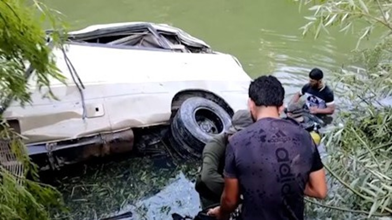 سقوط مرگبار اتوبوس حامل دانش‌آموزان به رودخانه