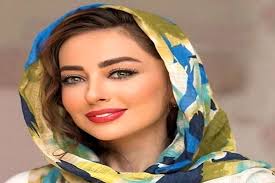  سلفی آسانسوری نفیسه روشن 