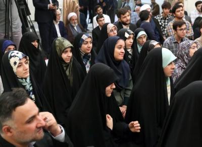 دیدار جمعی از مدال آوران و نخبگان با رهبری