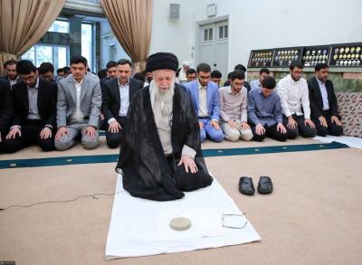 دیدار جمعی از مدال آوران و نخبگان با رهبری