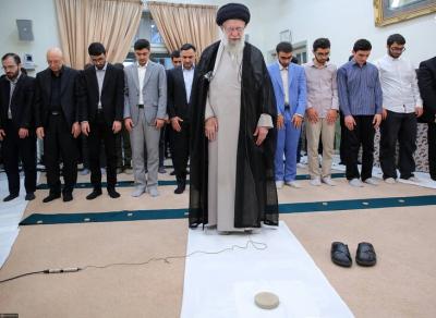 دیدار جمعی از مدال آوران و نخبگان با رهبری