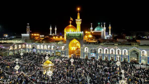 خادمانی که حرم نورانی امام رضا(ع) را نورانی‌تر می‌کنند+عکس