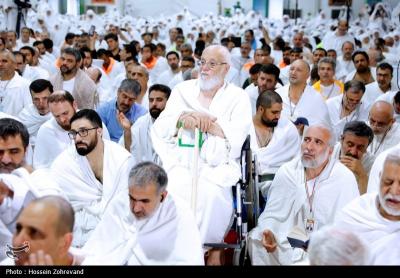 دعای روح بخش عرفه در چادر بعثه مقام معظم رهبری