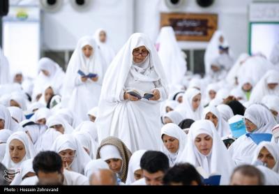 دعای روح بخش عرفه در چادر بعثه مقام معظم رهبری