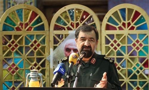  سرلشکر رضایی: ایران خود تسلیحات و مهمات تولید می‌کند/ موشک‌های‌ ایران "بُرد ۲۰۰۰ کیلومتر" را دقیق می‌زند 
